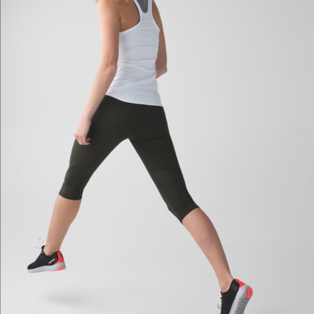 Lululemon Vent It Out Crop! Size 6. - Picture 4 of 7